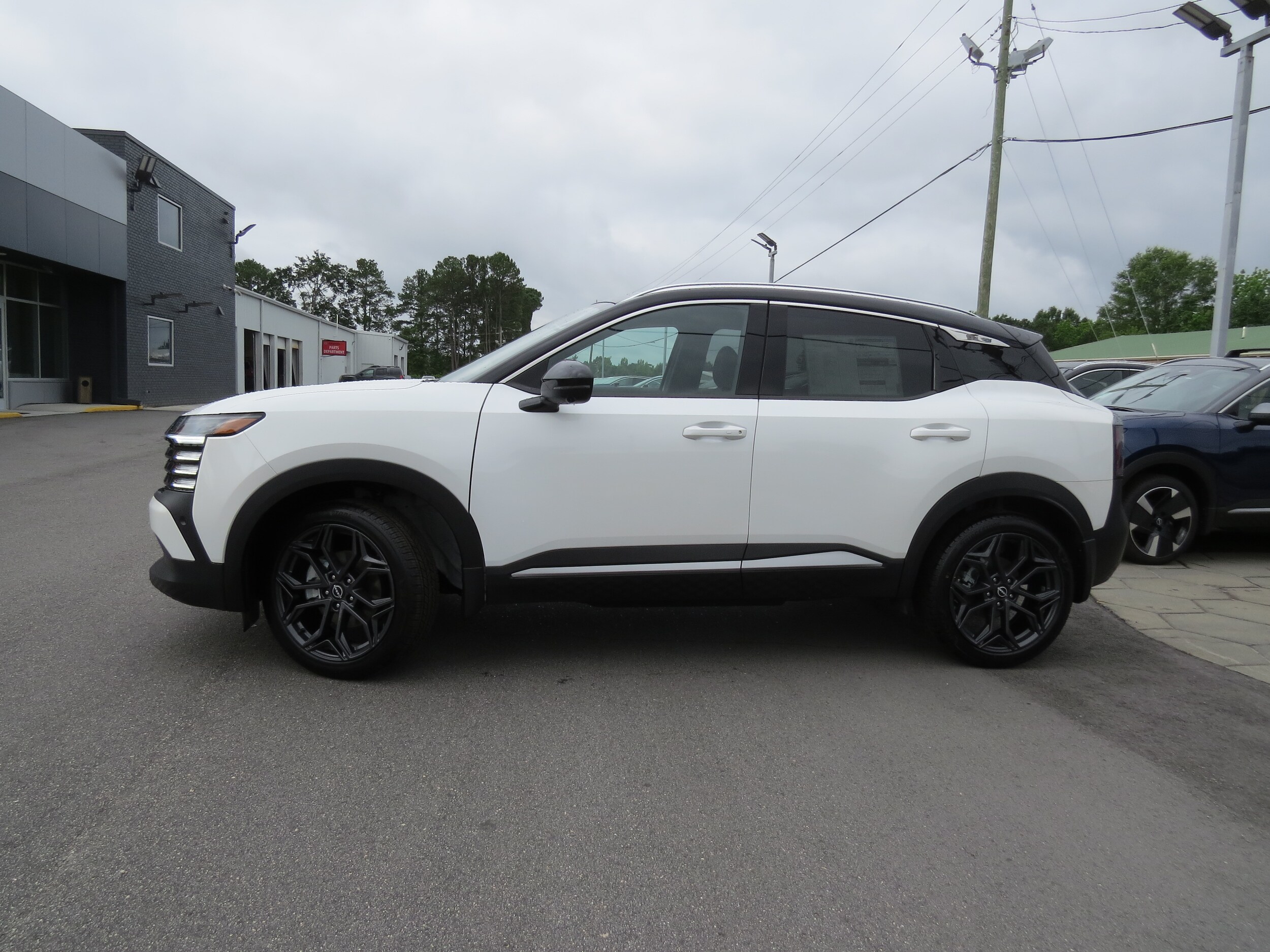 2025 Nissan Kicks SR - 2