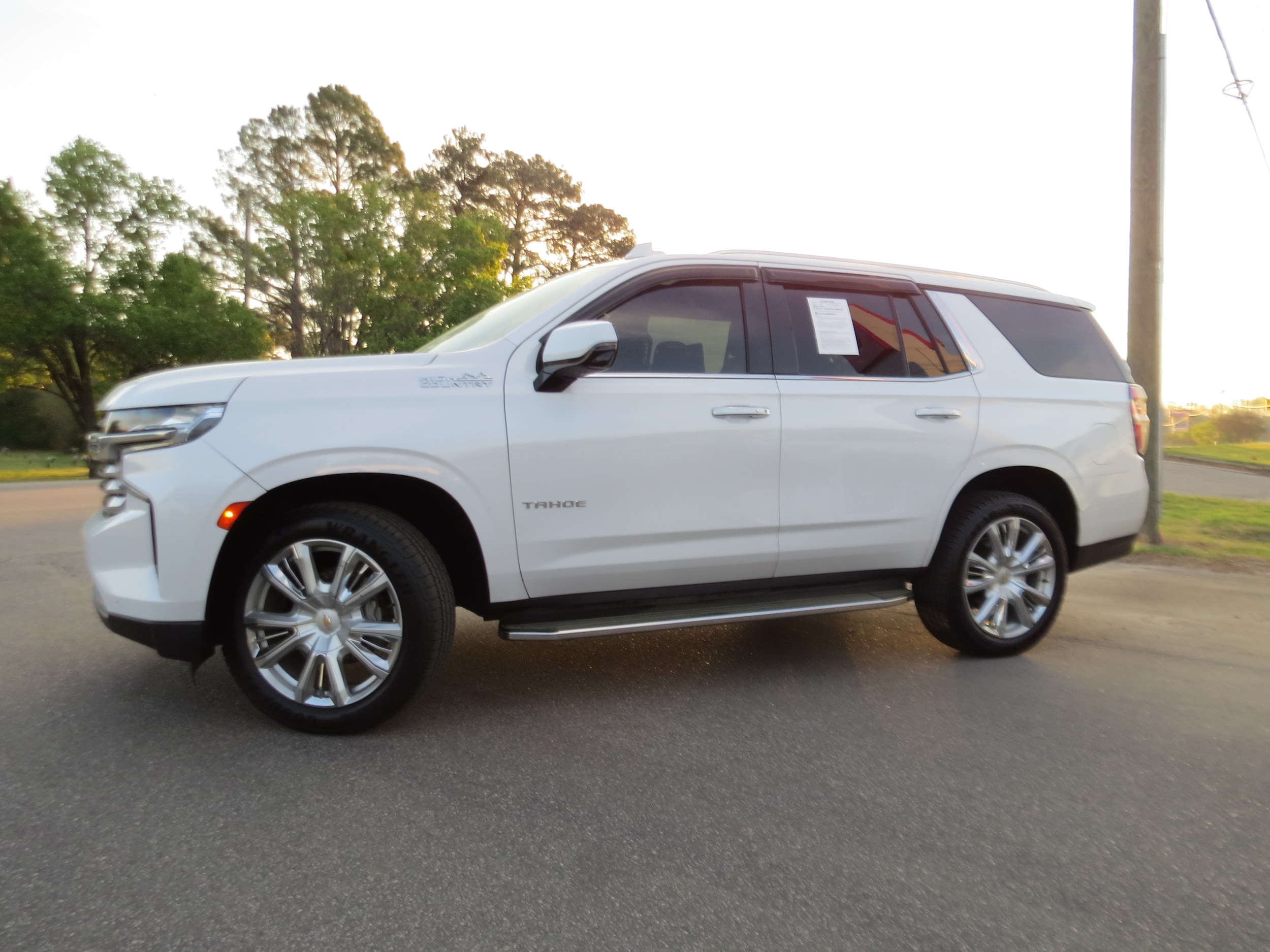 2021 Chevrolet Tahoe High Country Iridescent Pearl Tricoat at Crews Chevrolet