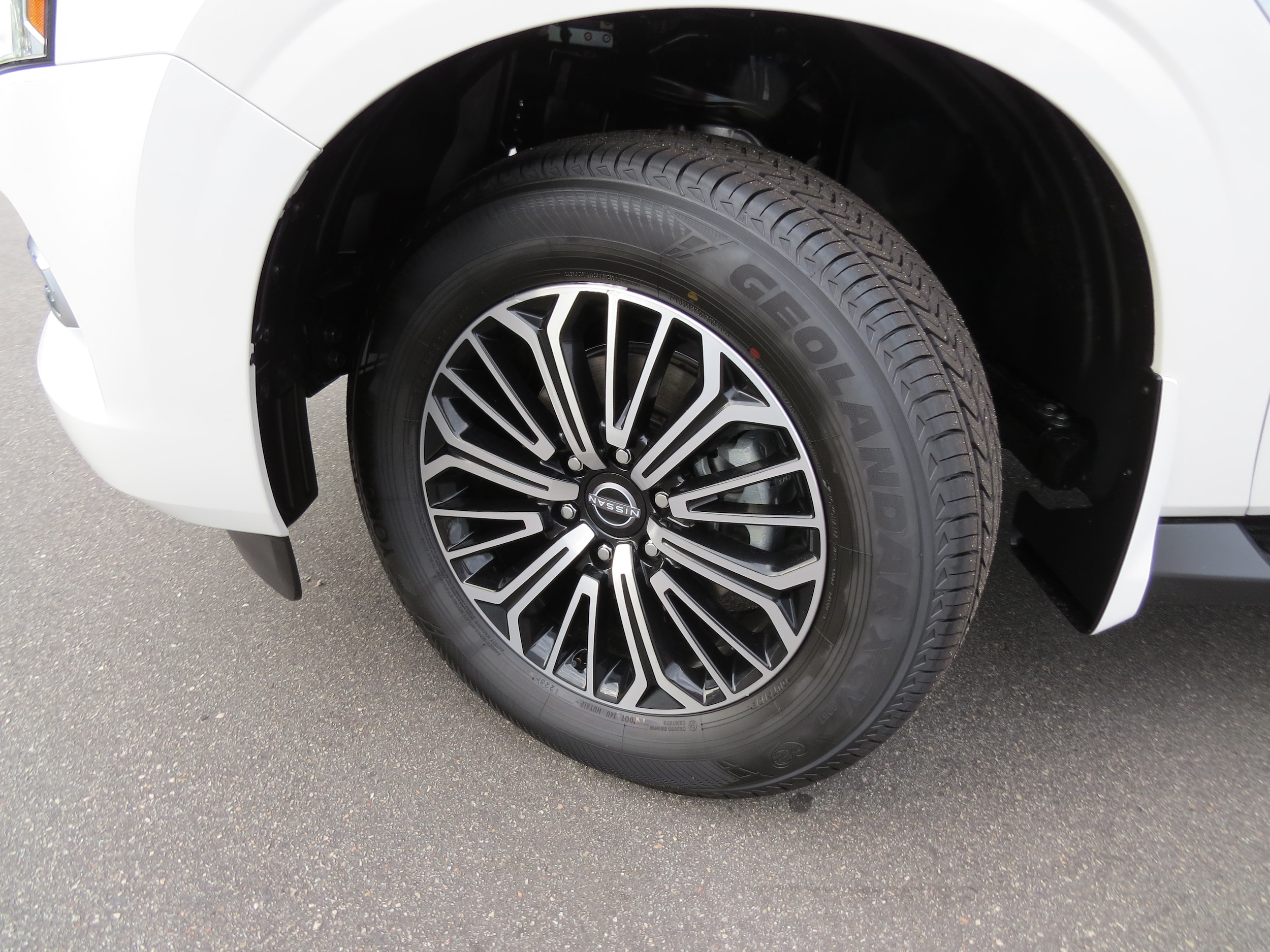 2025 Nissan Armada SL - 9