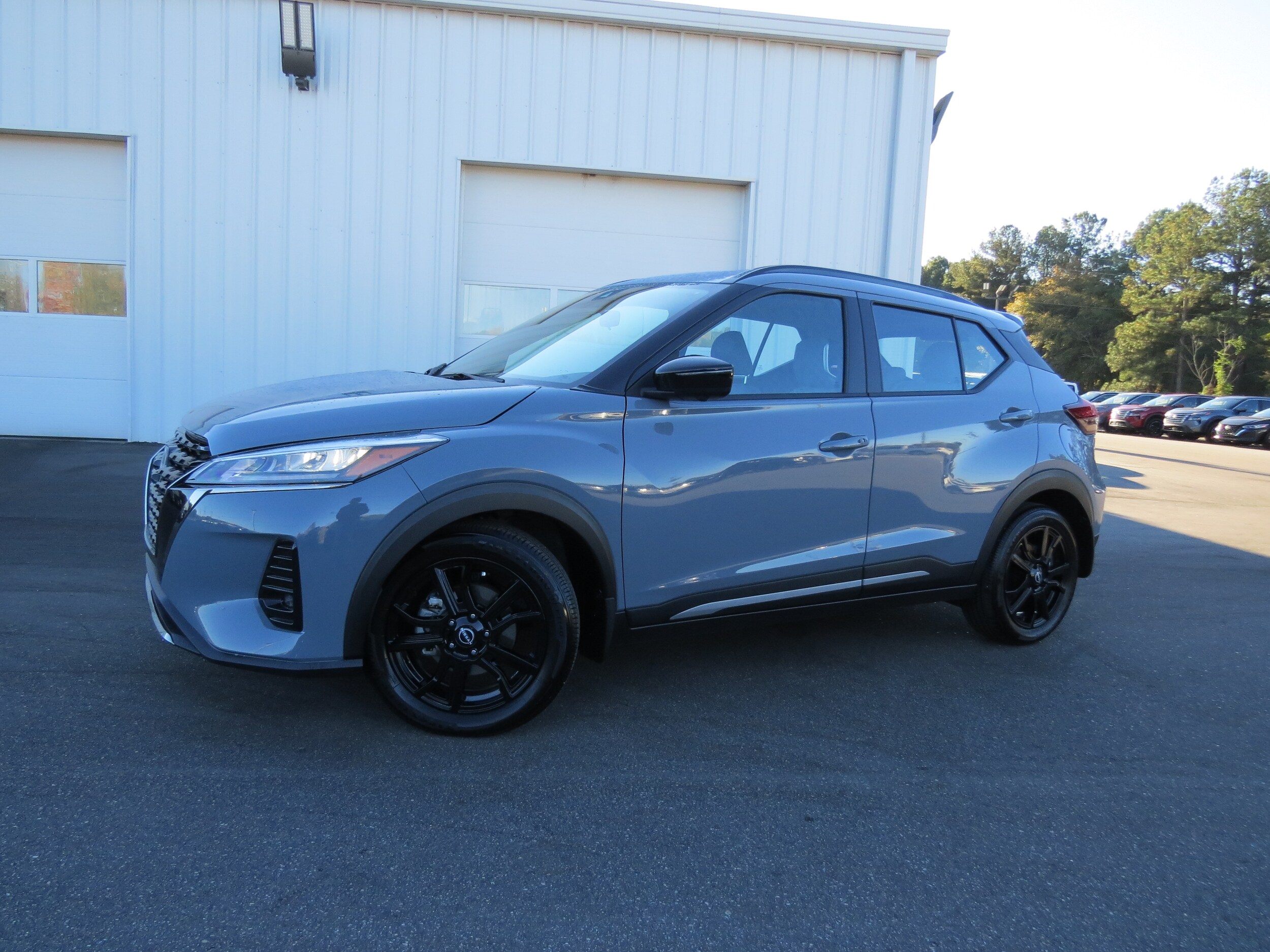 2024 Nissan Kicks SR photo 2