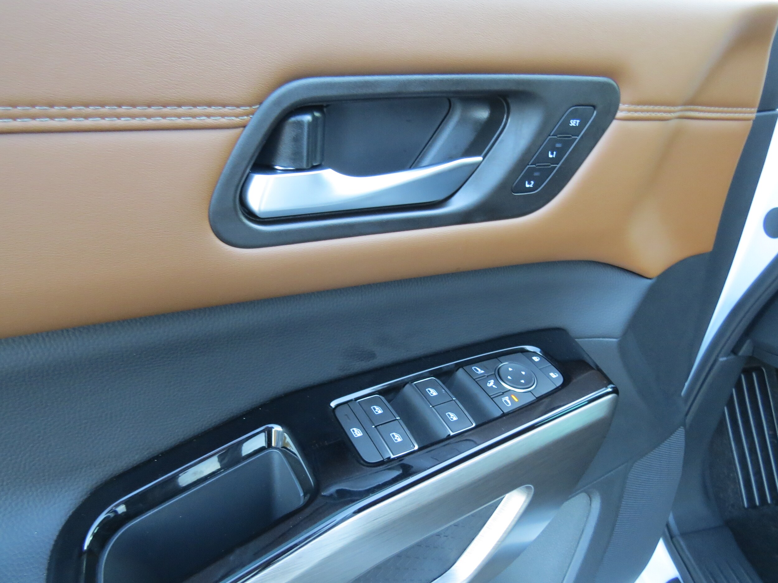 2025 Nissan Pathfinder Platinum Everest White Pearl Tricoat at Griffin Nissan