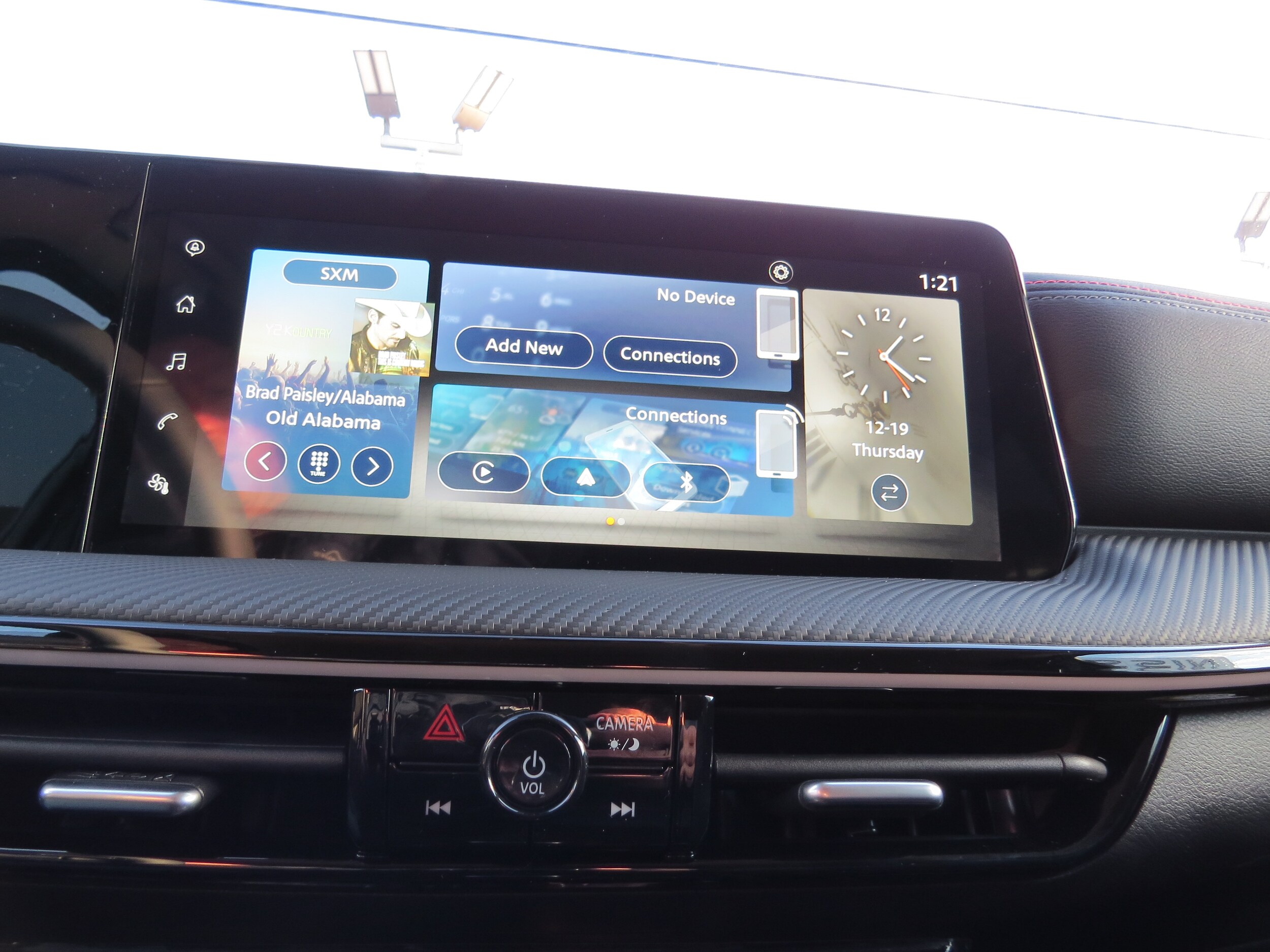 2025 Nissan Kicks SR Deep Blue Pearl/Gun at Griffin Nissan