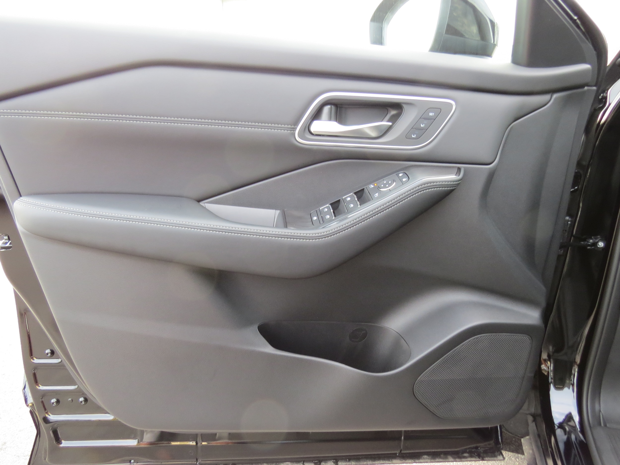 2026 Nissan Rogue Platinum Super Black at Griffin Nissan