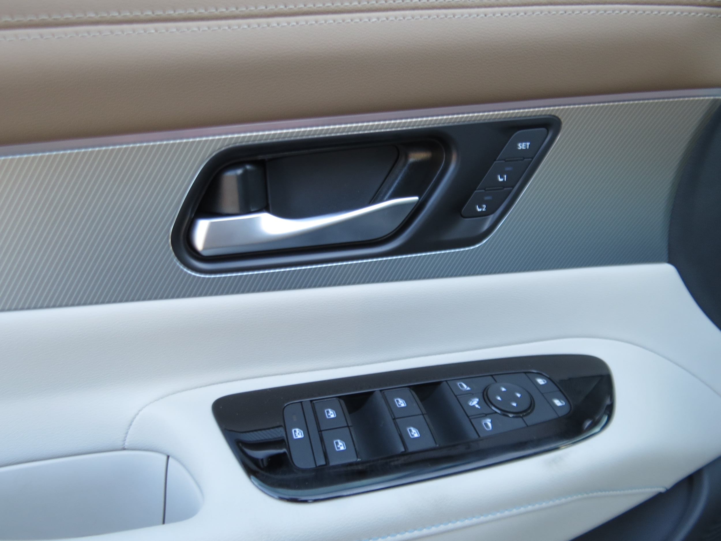 2026 Nissan Murano Platinum Champagne Silver at Griffin Nissan