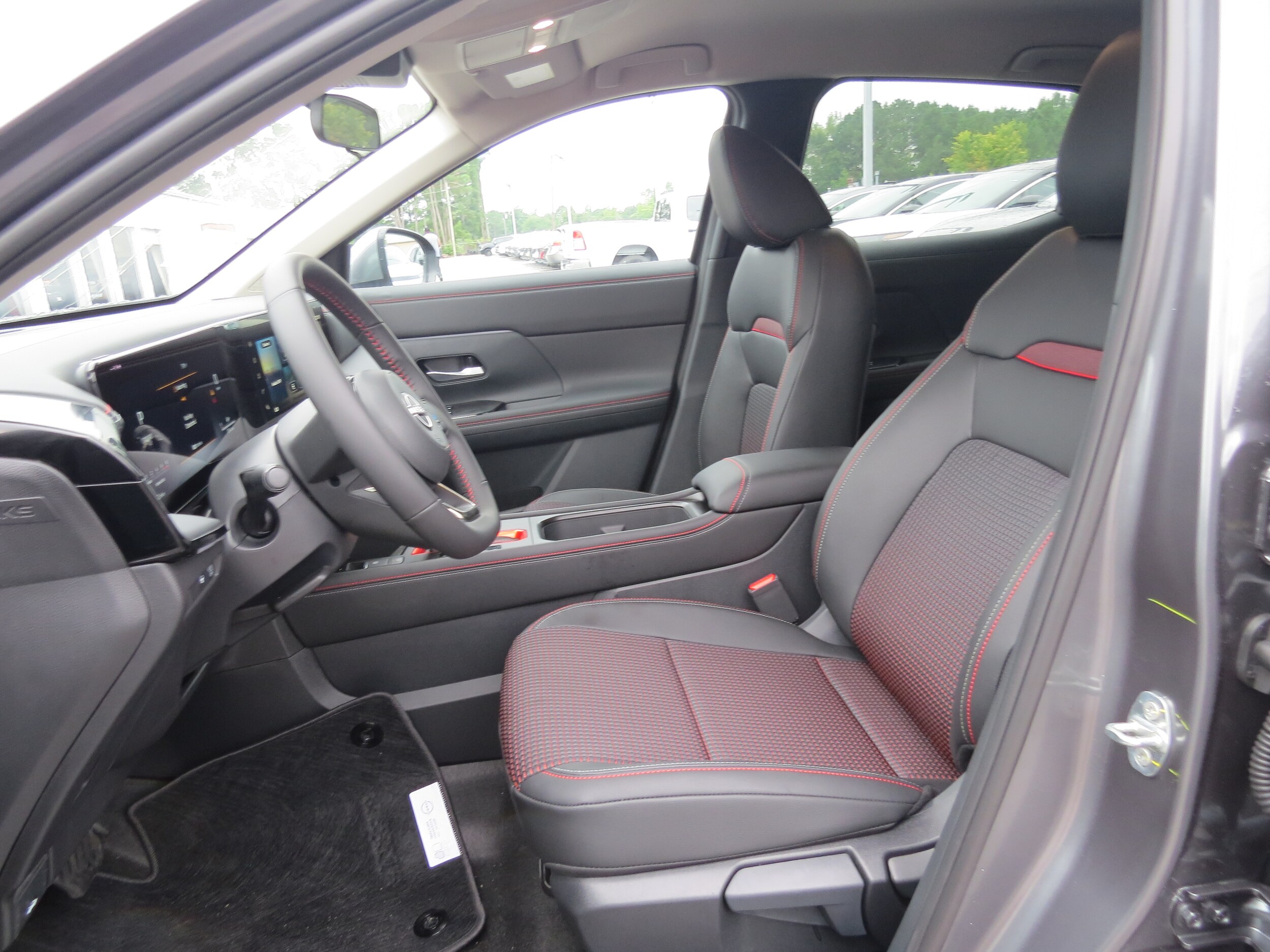 2025 Nissan Kicks SR Gun at Griffin Nissan