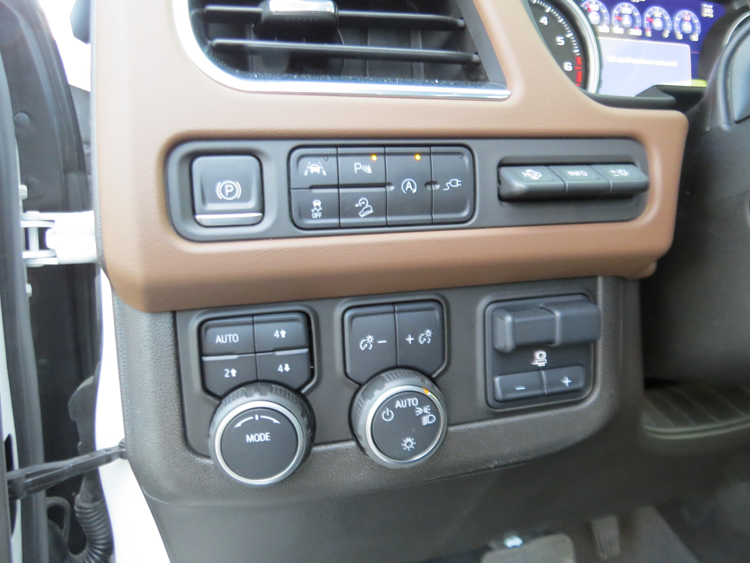 2021 Chevrolet Tahoe High Country Iridescent Pearl Tricoat at Crews Chevrolet