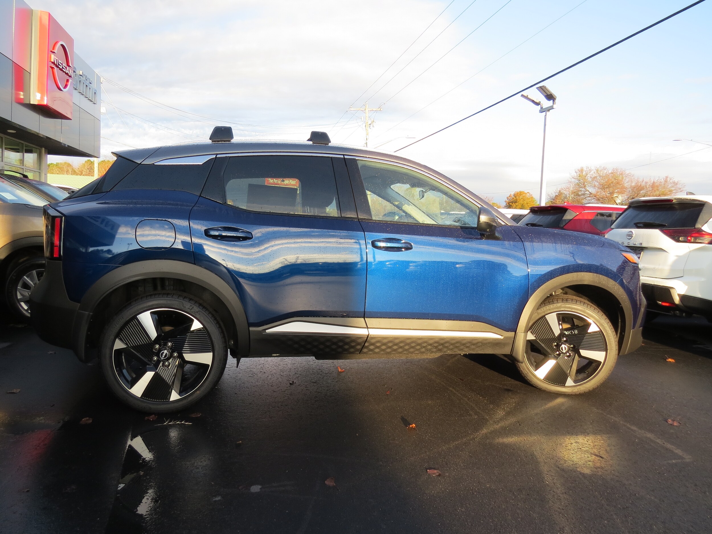 2025 Nissan Kicks SR photo 4