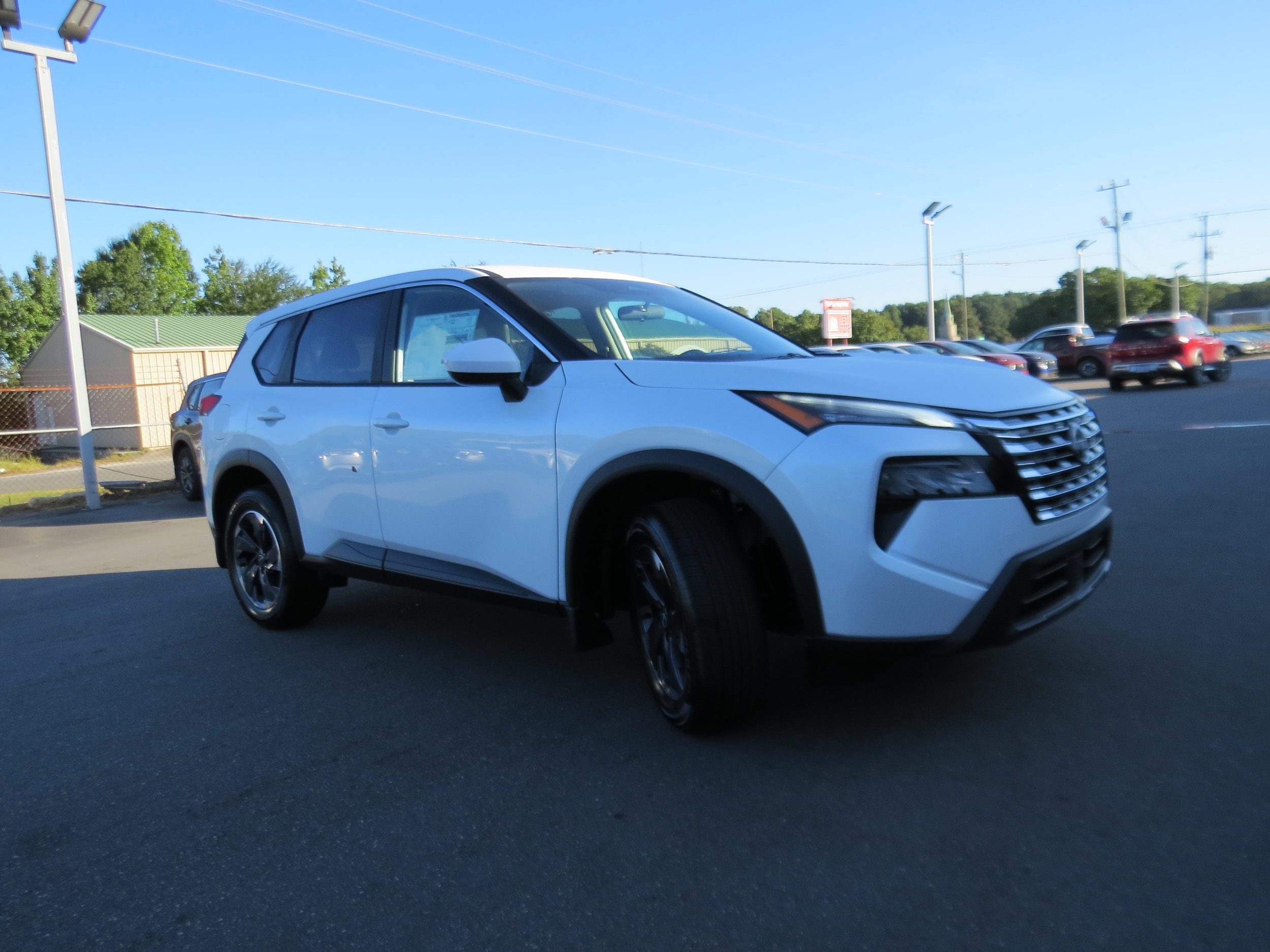 2026 Nissan Rogue SV Everest White Pearl Tricoat at Griffin Nissan