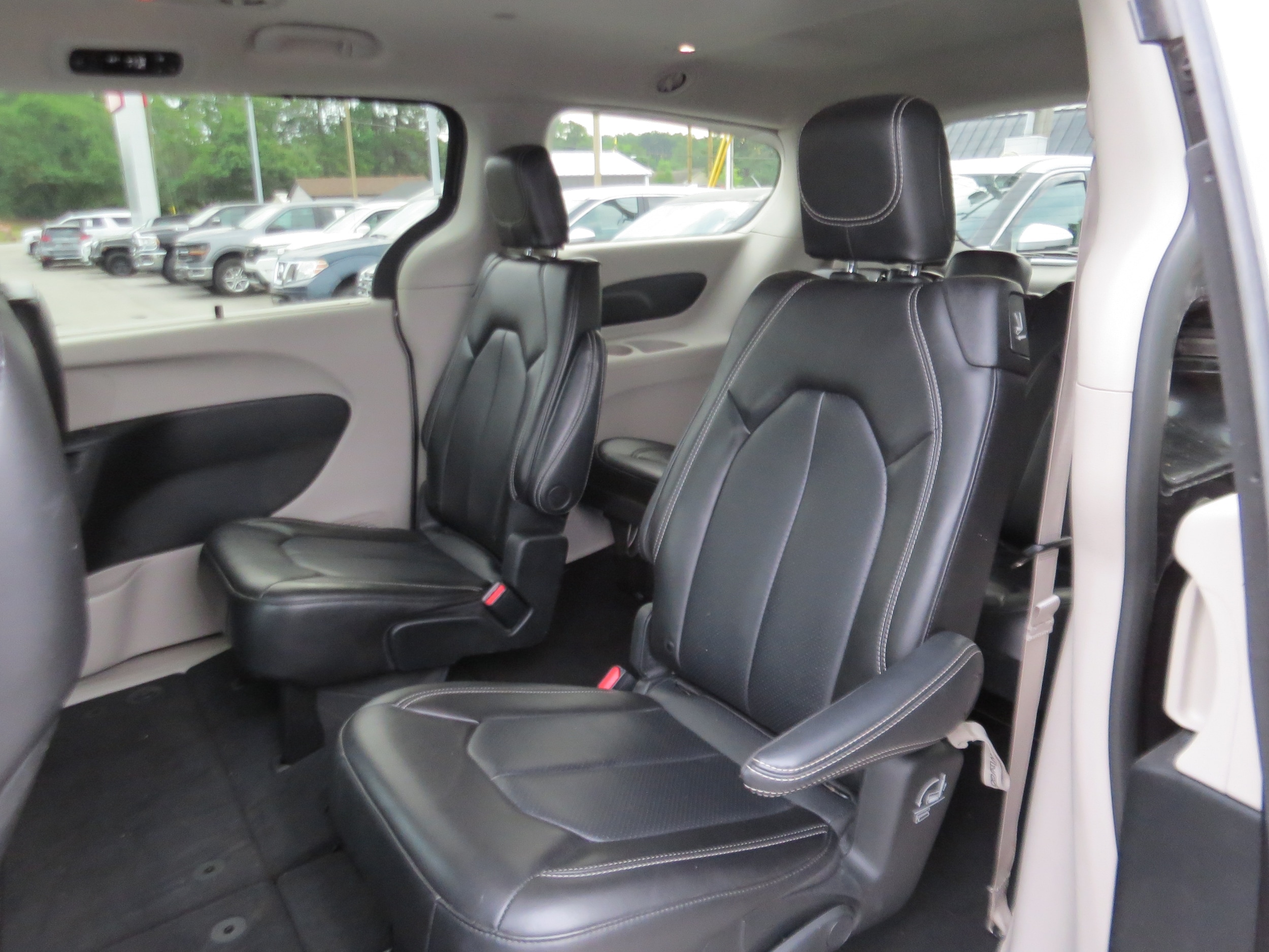 2023 Chrysler Pacifica Touring L Granite Crystal Metallic Clearcoat at Griffin CDJR