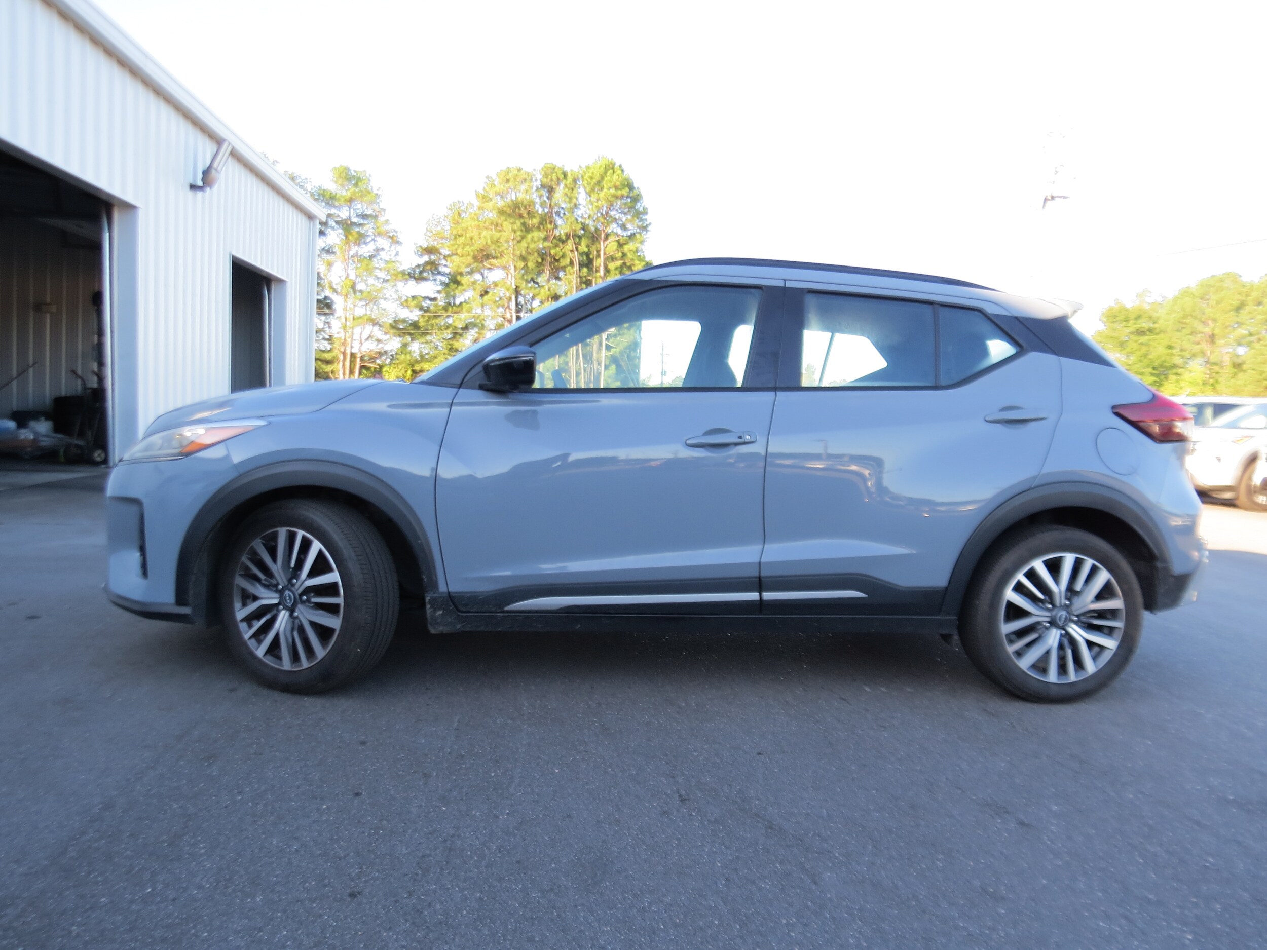 2024 Nissan Kicks SR photo 3