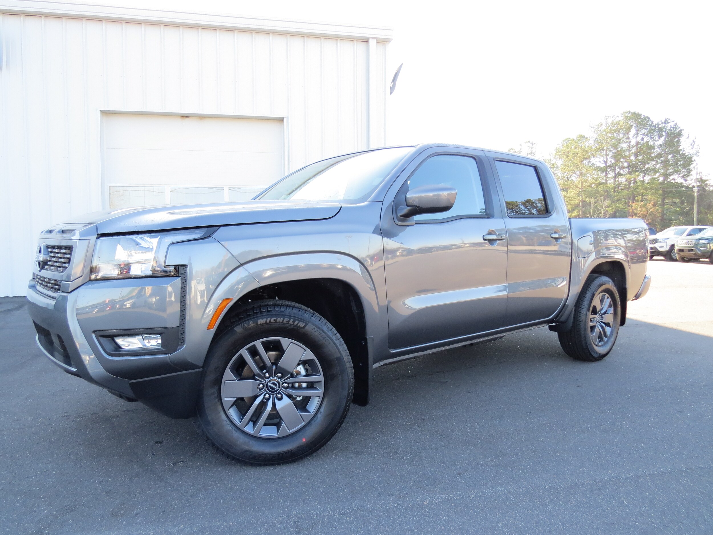 2025 Nissan Frontier SV photo 2