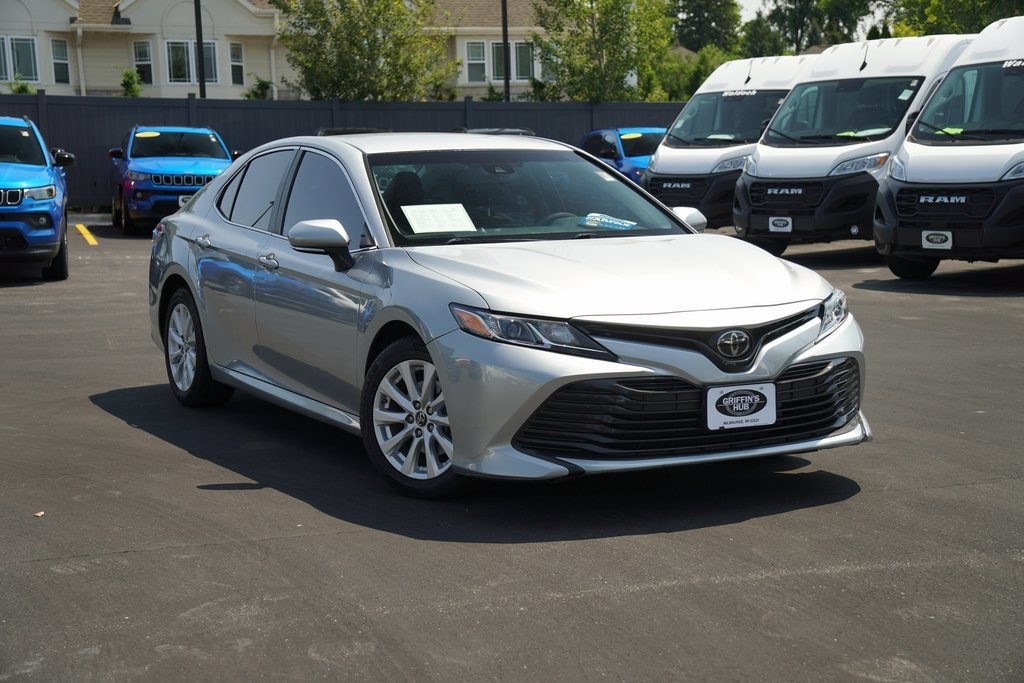 Used 2018 Toyota Camry LE with VIN 4T1B11HK4JU522718 for sale in Milwaukee, WI