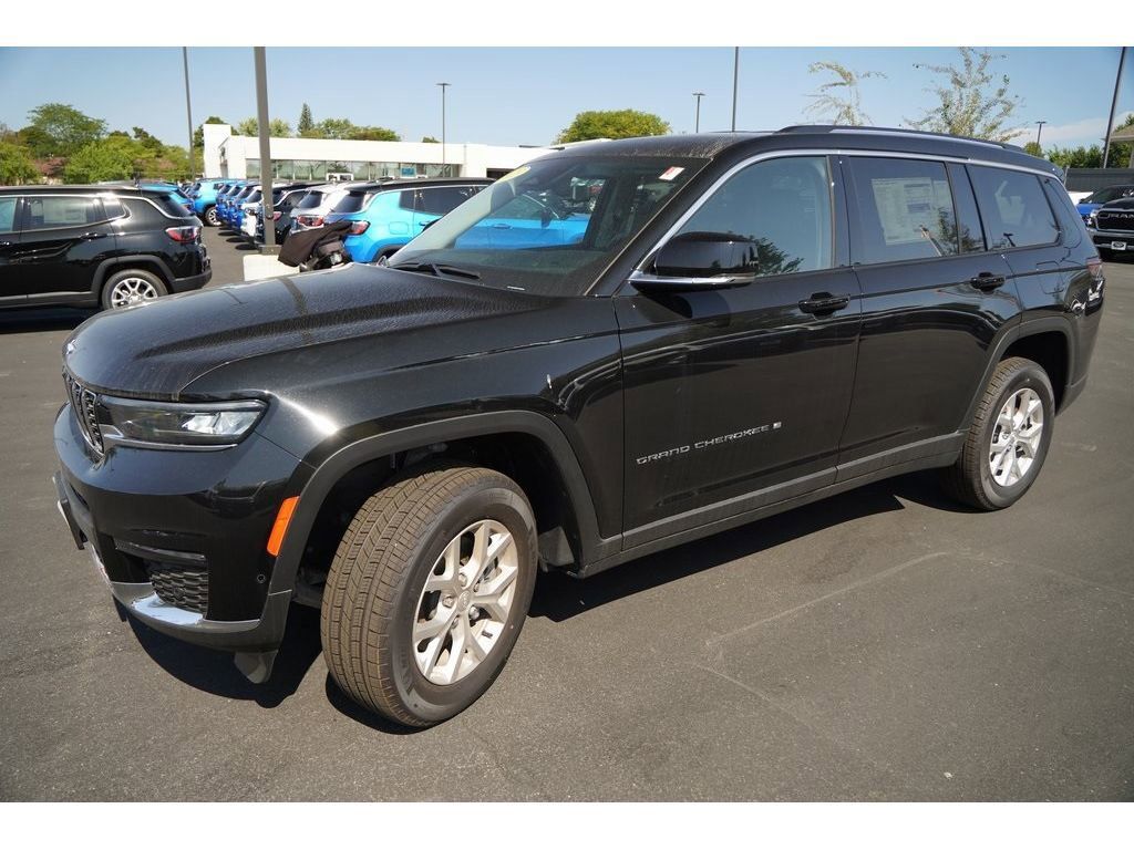 Used 2023 Jeep Grand Cherokee L Limited with VIN 1C4RJKBG1P8800098 for sale in Milwaukee, WI