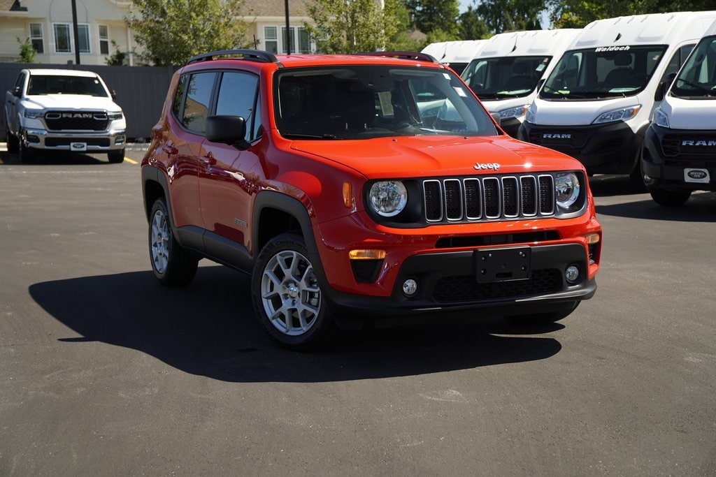 Used 2023 Jeep Renegade Latitude with VIN ZACNJDB10PPP14020 for sale in Milwaukee, WI