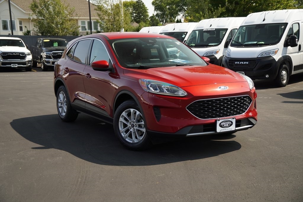 Used 2020 Ford Escape SE with VIN 1FMCU9G66LUB40188 for sale in Milwaukee, WI