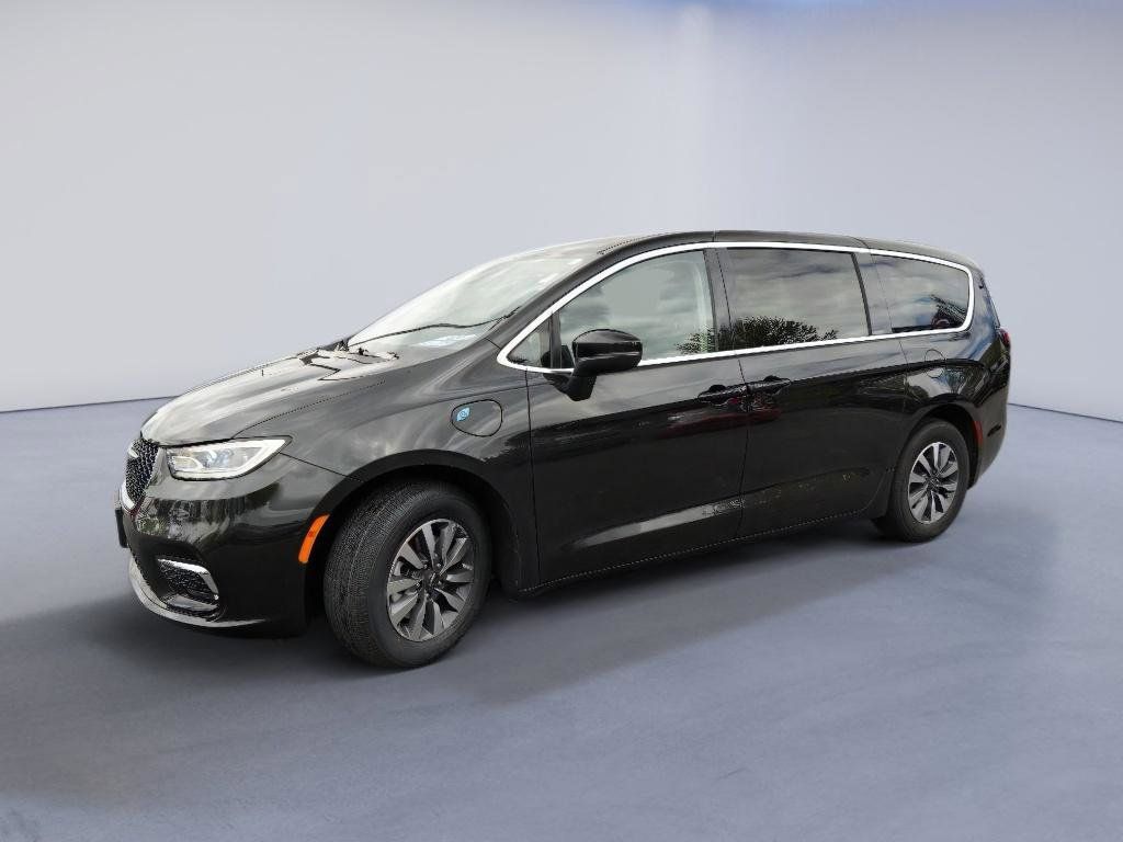 Certified 2023 Chrysler Pacifica Hybrid Touring L with VIN 2C4RC1L76PR632370 for sale in Milwaukee, WI