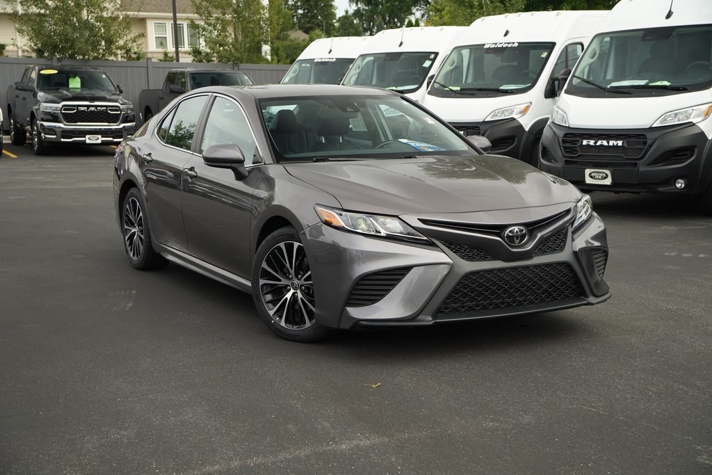 Certified 2020 Toyota Camry SE with VIN 4T1G11AK8LU920484 for sale in Milwaukee, WI