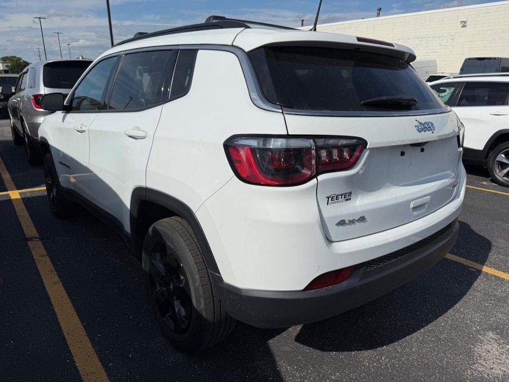 2022 Jeep Compass Latitude photo 3