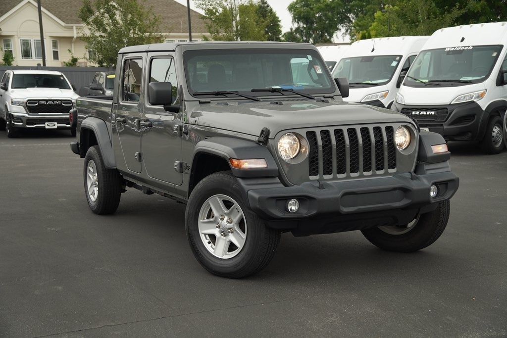 Used 2020 Jeep Gladiator Sport S with VIN 1C6HJTAG5LL201772 for sale in Milwaukee, WI