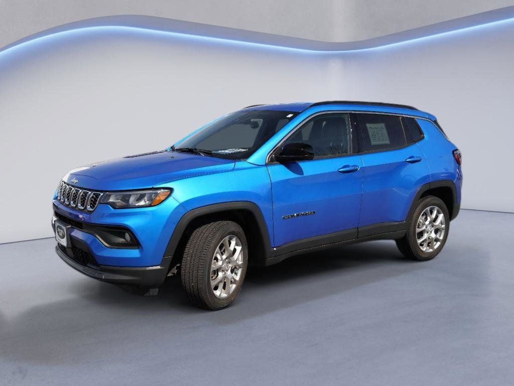 Used 2024 Jeep Compass Latitude Lux with VIN 3C4NJDFNXRT131112 for sale in Milwaukee, WI