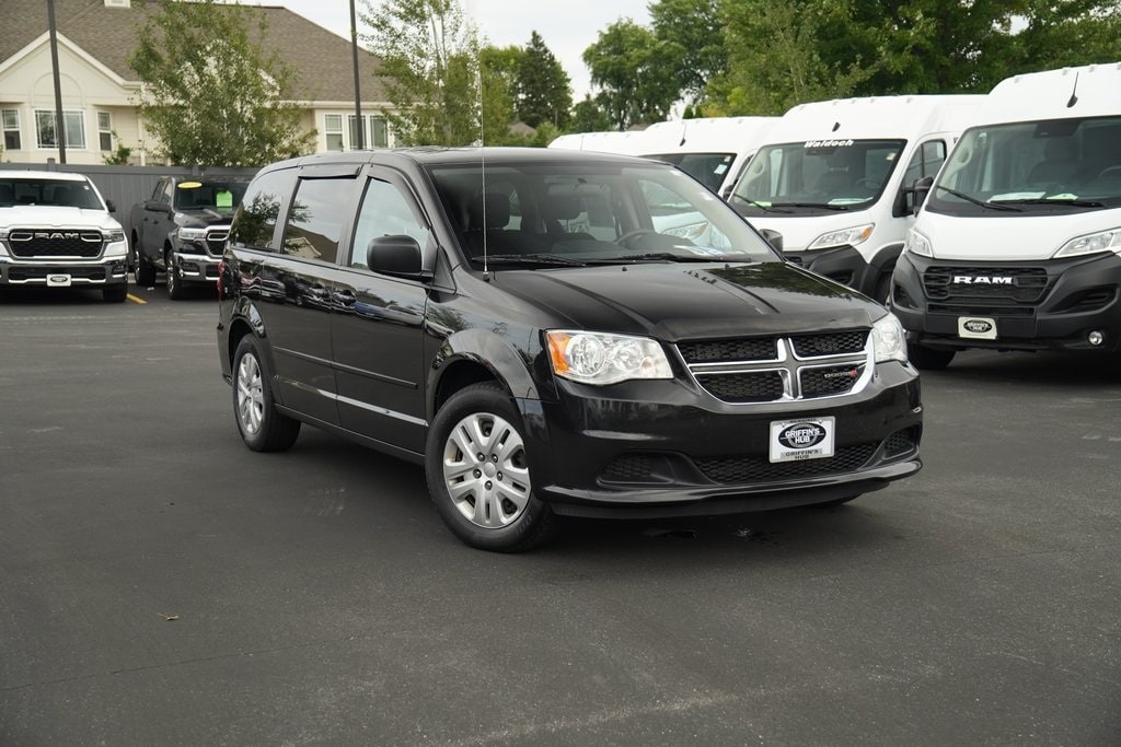 Used 2016 Dodge Grand Caravan SE with VIN 2C4RDGBG5GR266788 for sale in Milwaukee, WI