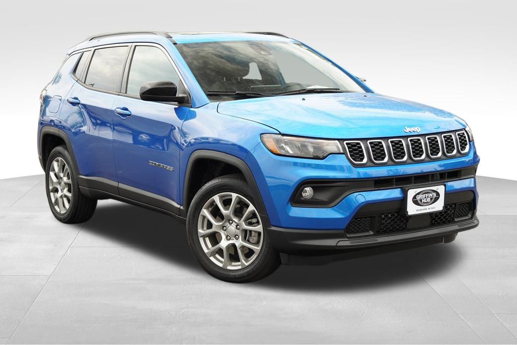 Used 2024 Jeep Compass Latitude Lux with VIN 3C4NJDFNXRT136892 for sale in Milwaukee, WI