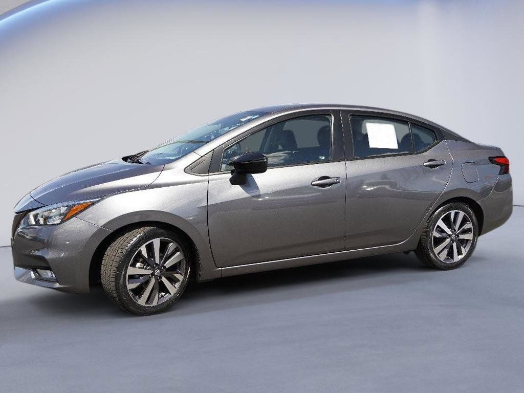 Used 2020 Nissan Versa Sedan SR with VIN 3N1CN8FV1LL877770 for sale in Milwaukee, WI