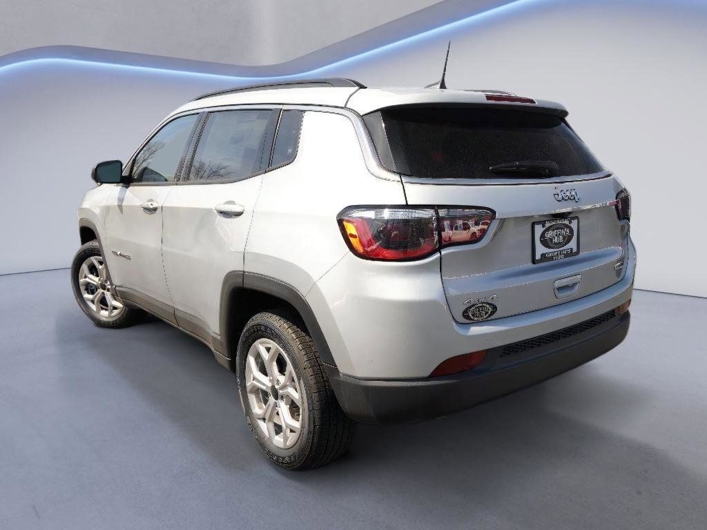 2025 Jeep Compass Latitude photo 2