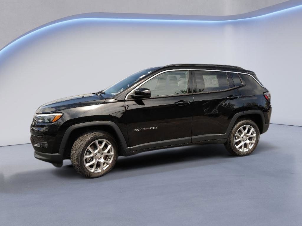 Certified 2024 Jeep Compass Latitude Lux with VIN 3C4NJDFN2RT136899 for sale in Milwaukee, WI