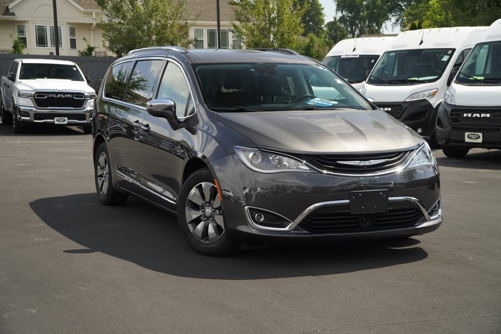 Used 2018 Chrysler Pacifica Hybrid Limited with VIN 2C4RC1N79JR168494 for sale in Milwaukee, WI