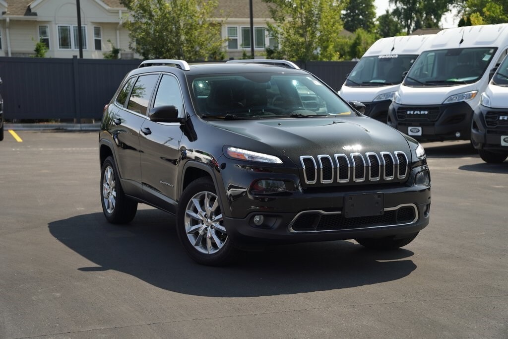 Used 2015 Jeep Cherokee Limited with VIN 1C4PJMDS4FW736346 for sale in Milwaukee, WI