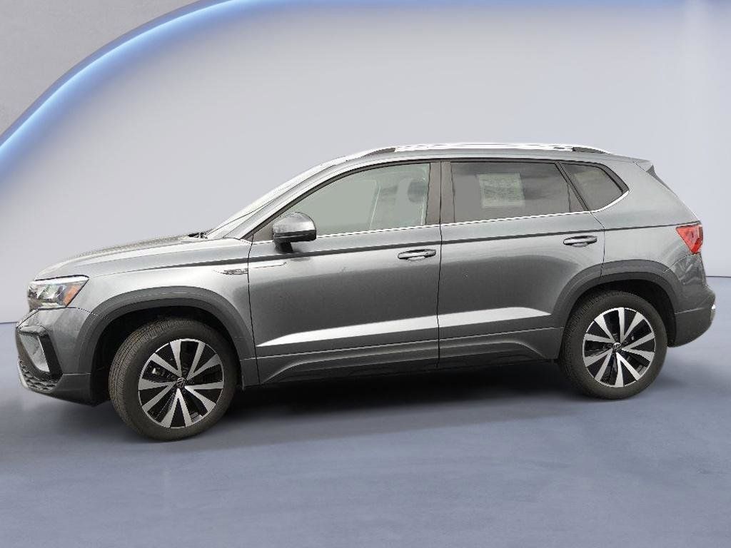 Used 2022 Volkswagen Taos SE with VIN 3VVYX7B27NM065083 for sale in Milwaukee, WI