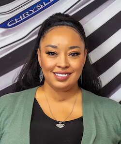 Staff member Alicia Holliday from ID_5c55a7