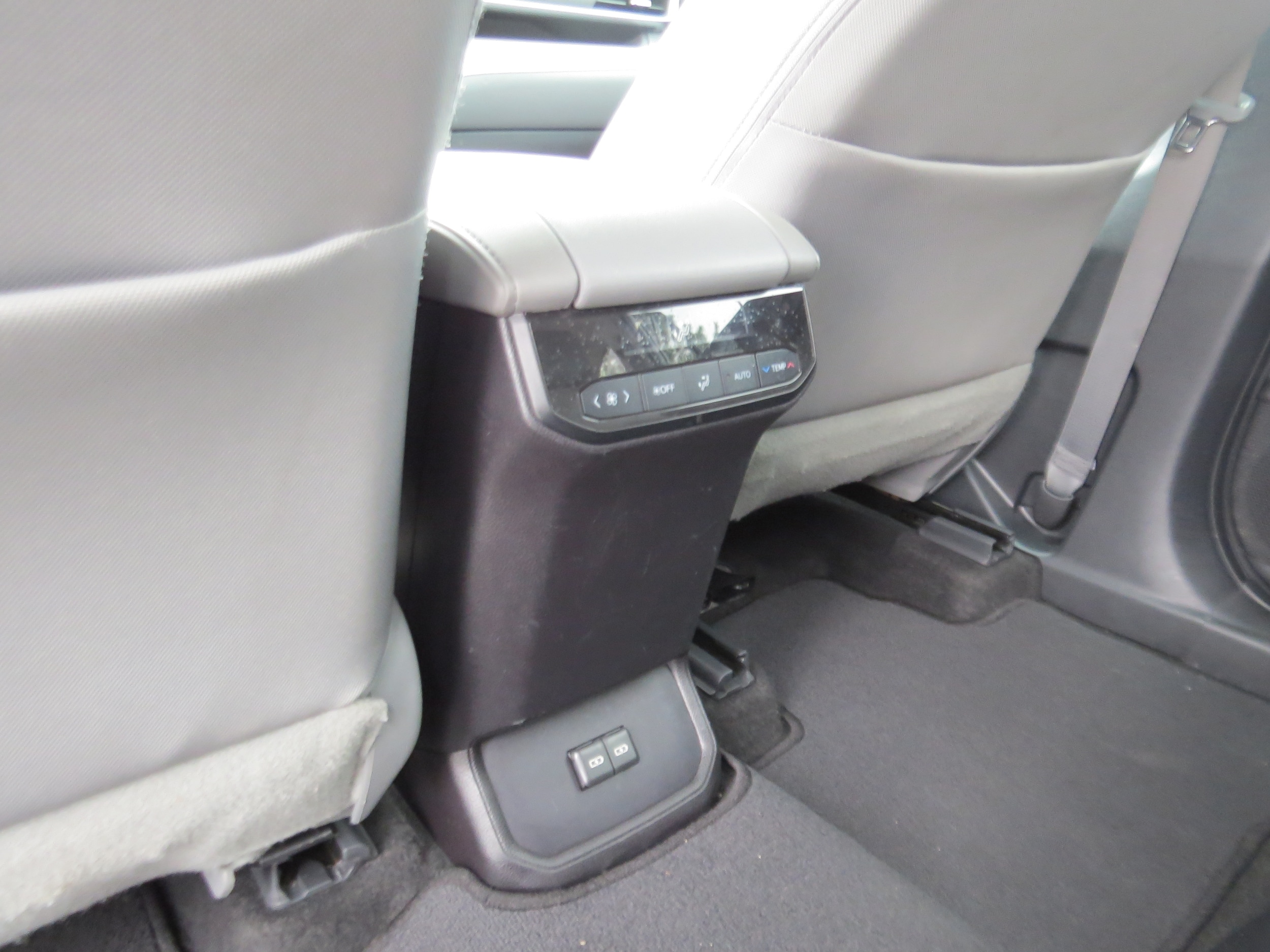 2023 Toyota Highlander LE - Photo 14