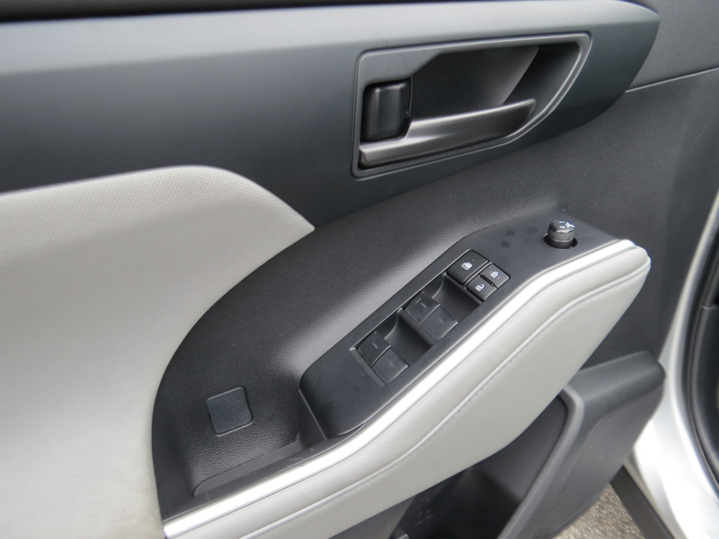 2023 Toyota Highlander LE - Photo 18