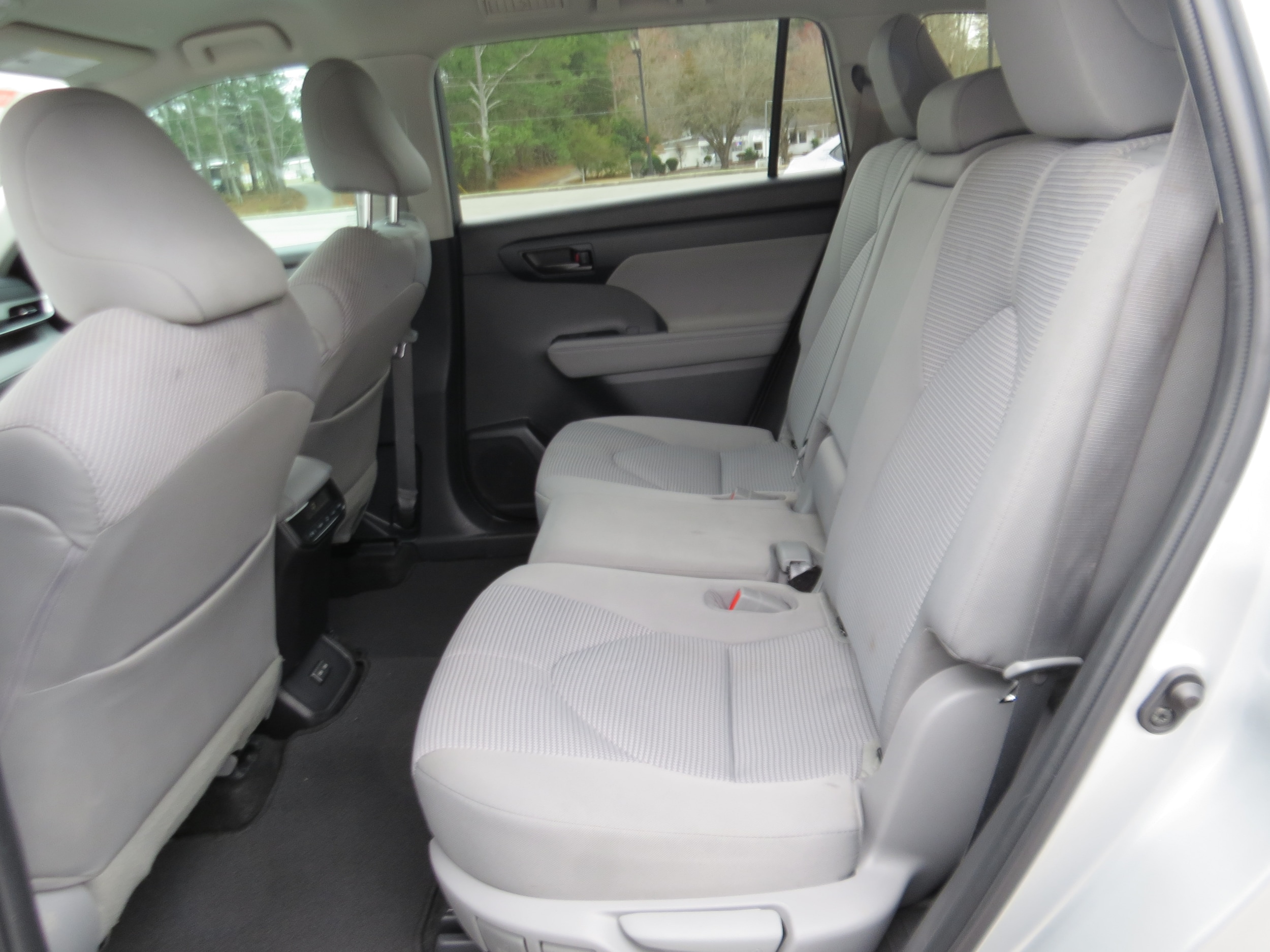 2023 Toyota Highlander LE - Photo 13
