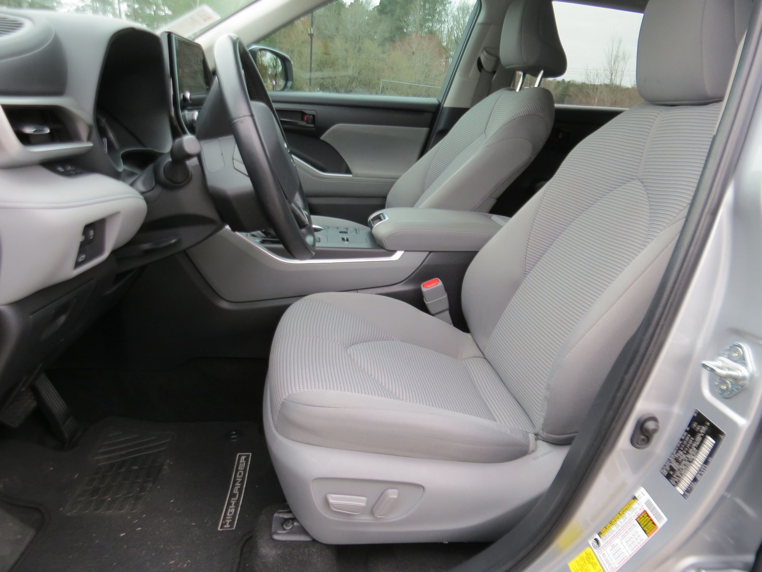 2023 Toyota Highlander LE - Photo 15