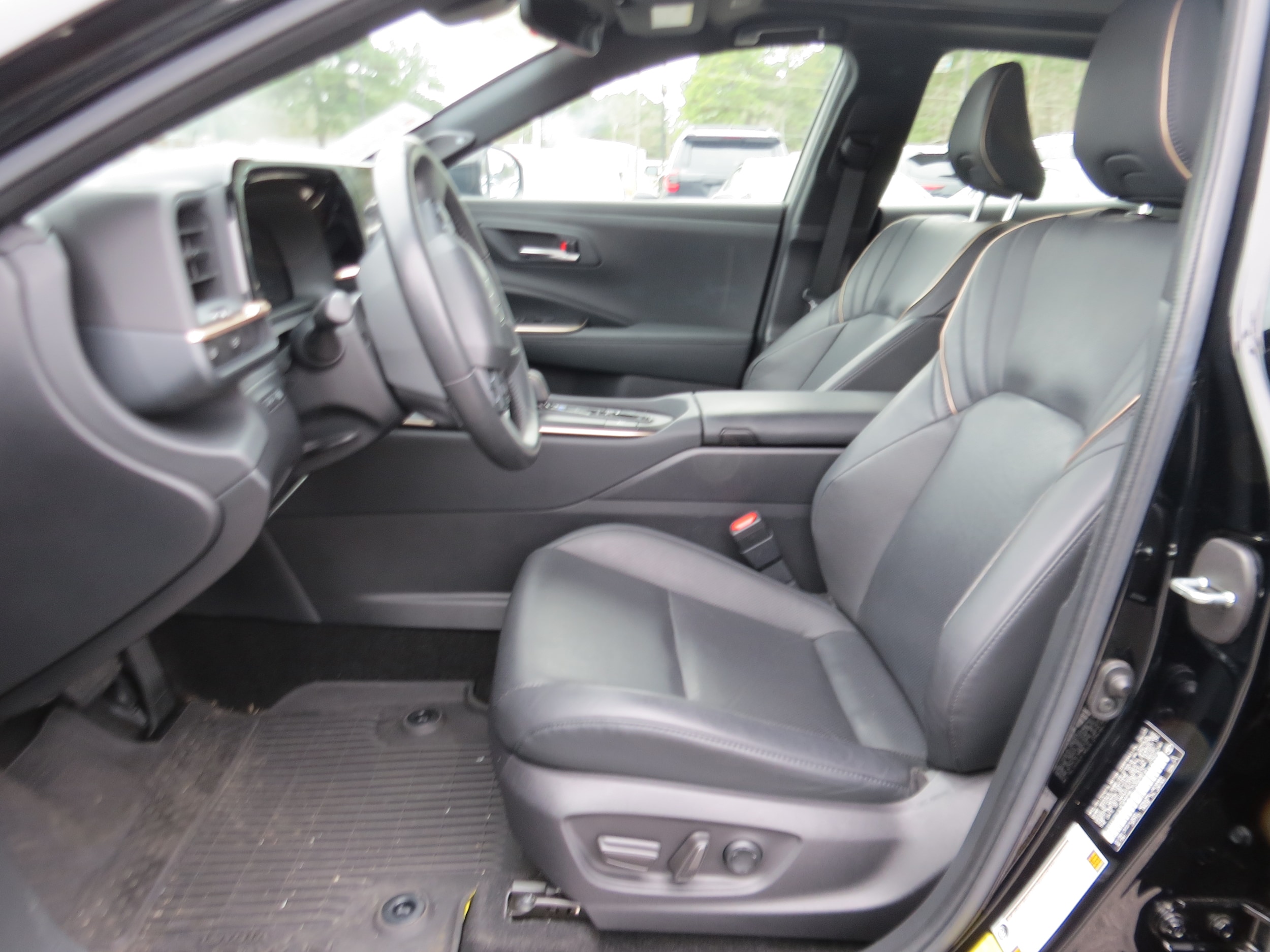 2023 Toyota Crown Limited - Photo 12