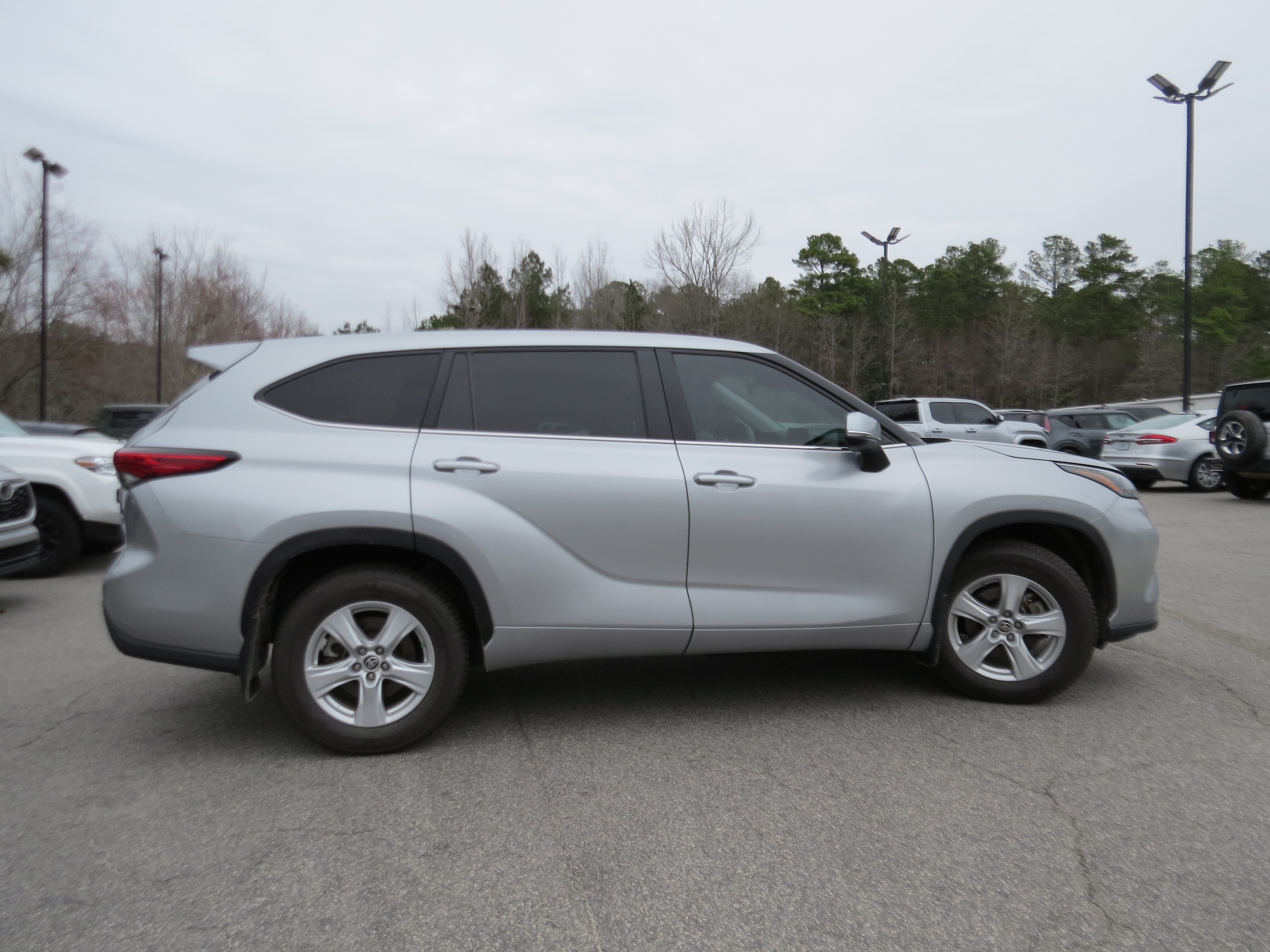 2023 Toyota Highlander LE - Photo 6