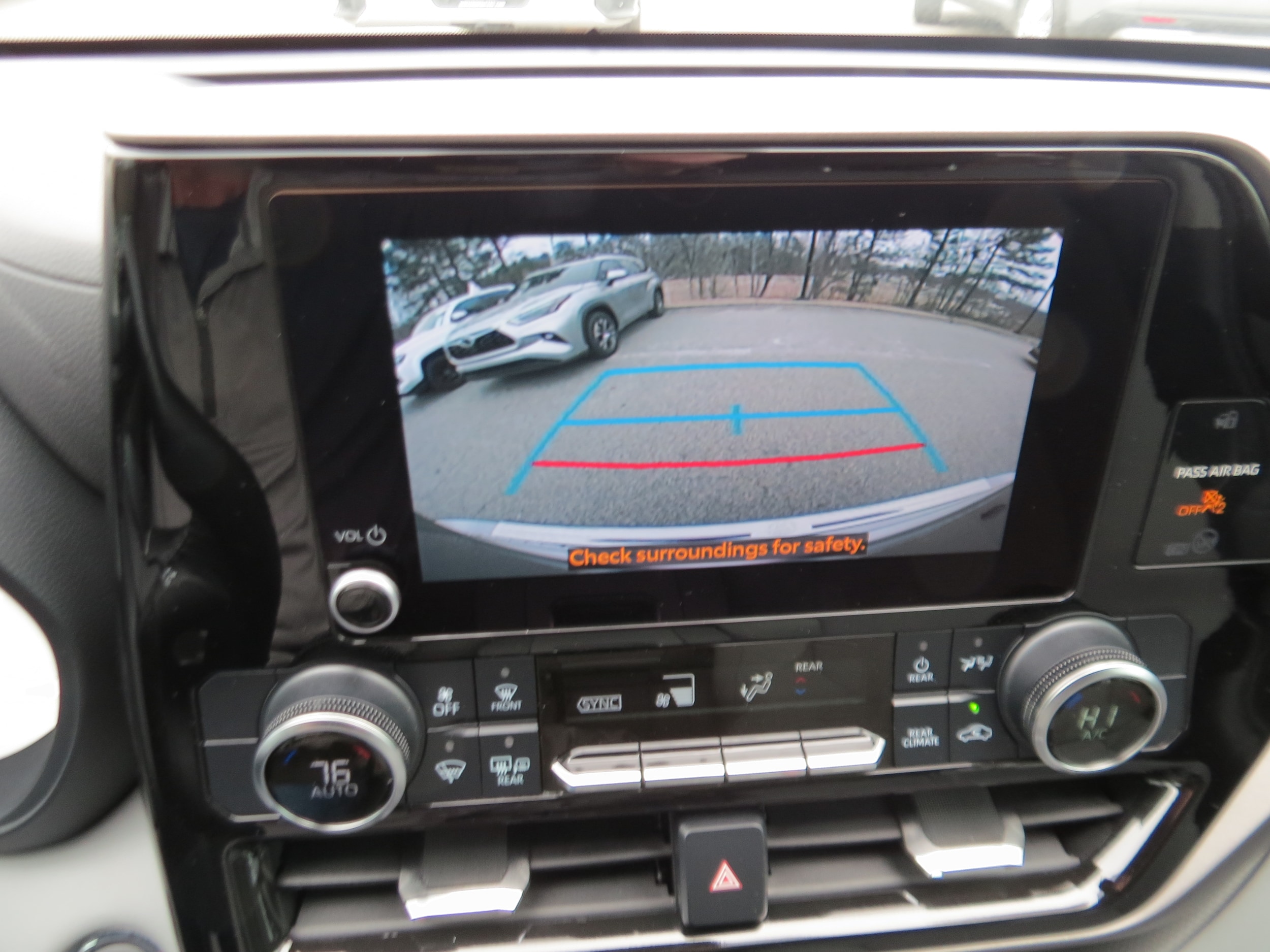 2023 Toyota Highlander LE - Photo 23