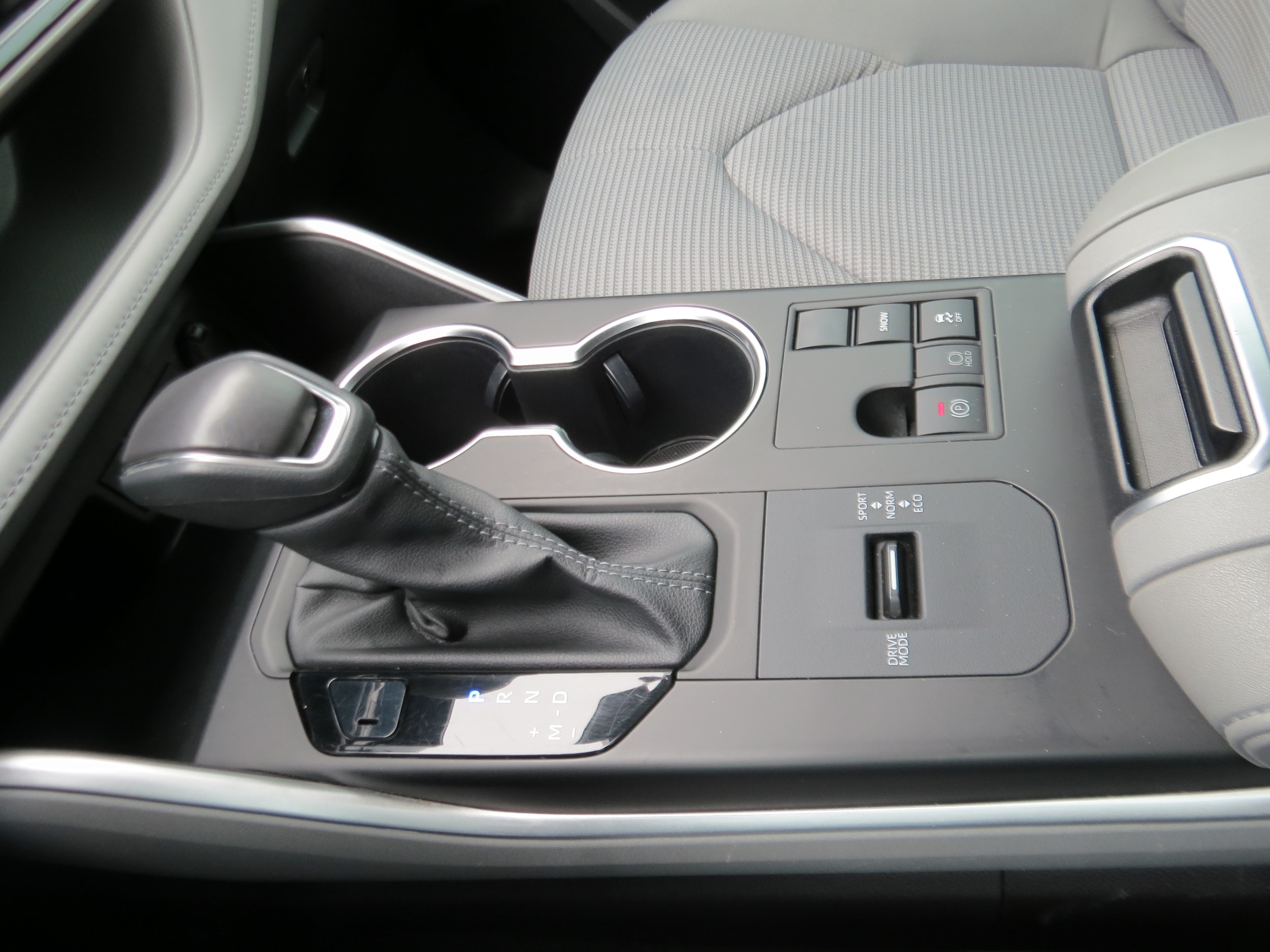 2023 Toyota Highlander LE - Photo 20
