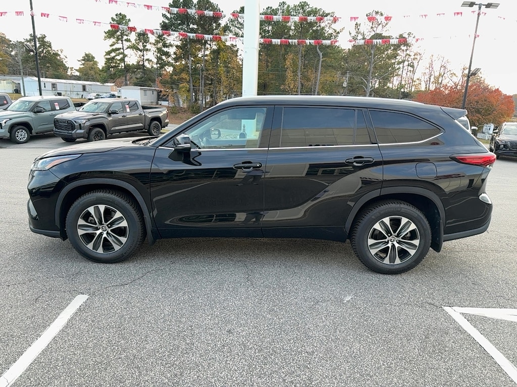 Used 2022 Toyota Highlander XLE SUV