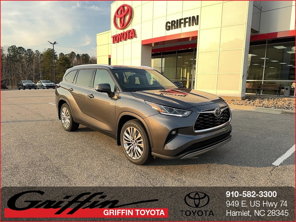 Used 2024 Toyota Highlander LE SUV