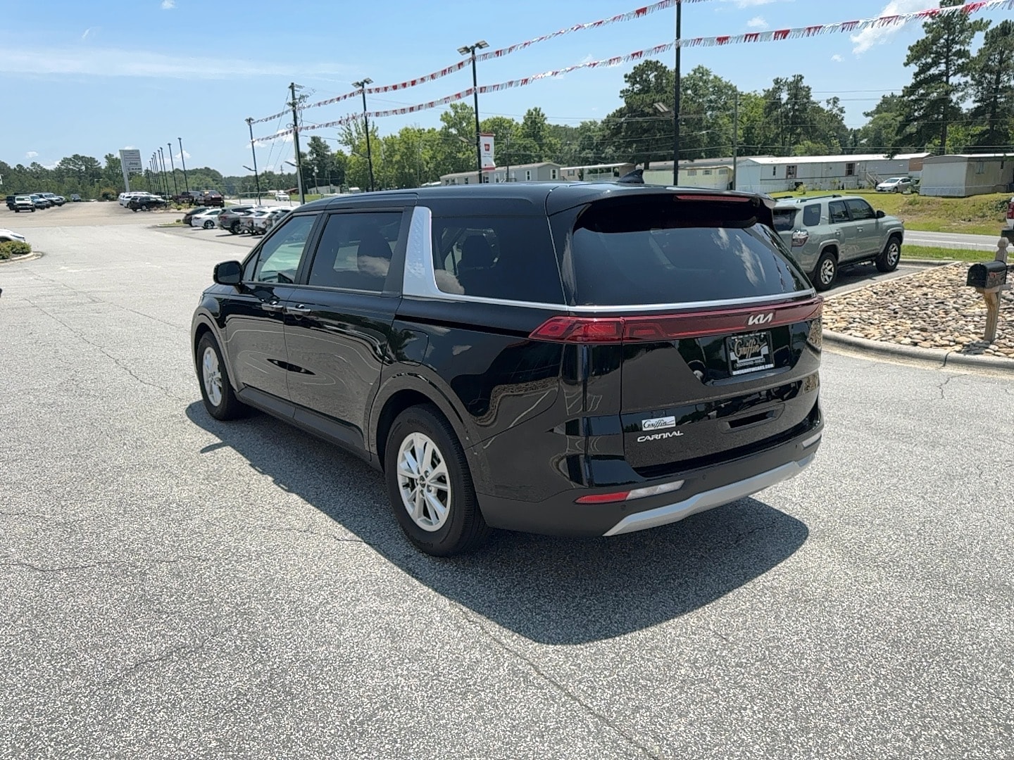 Used 2024 Kia Carnival LX Seat Pkg with VIN KNDNB4H32R6424103 for sale in Hamlet, NC