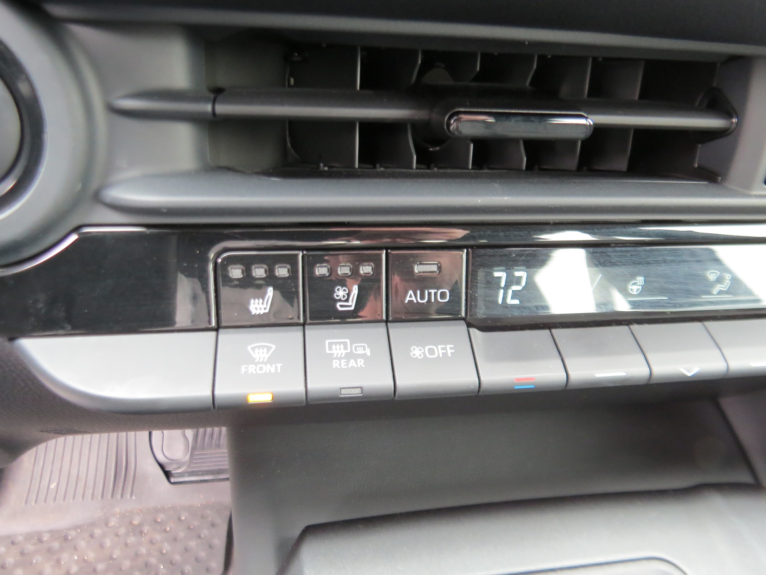 2023 Toyota Crown Limited - Photo 25