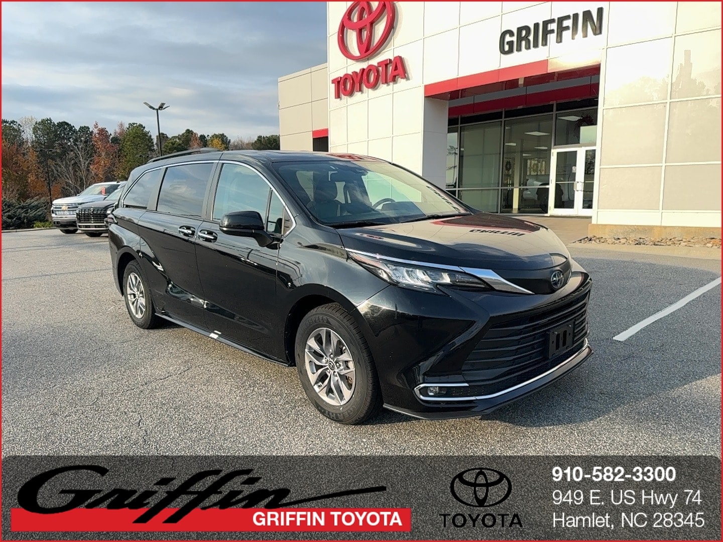 2023 Toyota Sienna XLE's photo