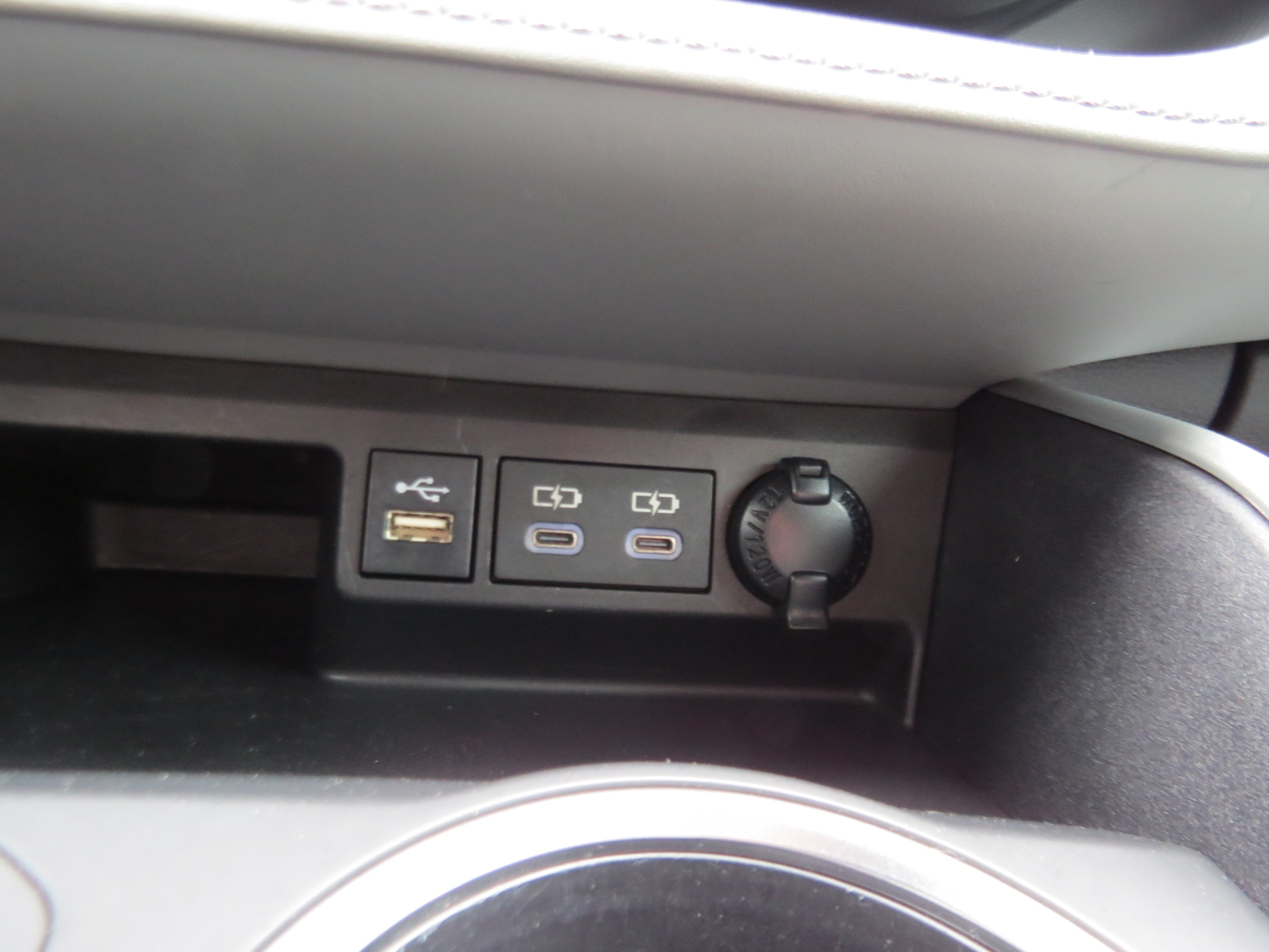 2023 Toyota Highlander LE - Photo 21