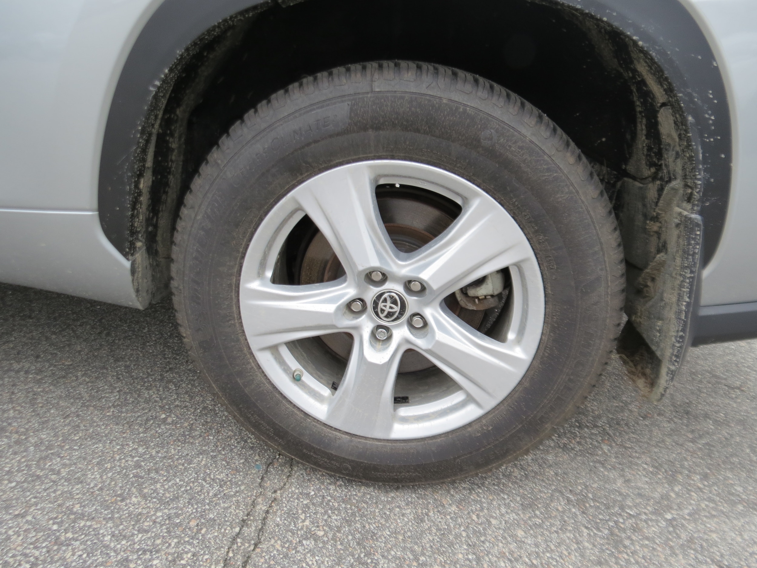 2023 Toyota Highlander LE - Photo 10
