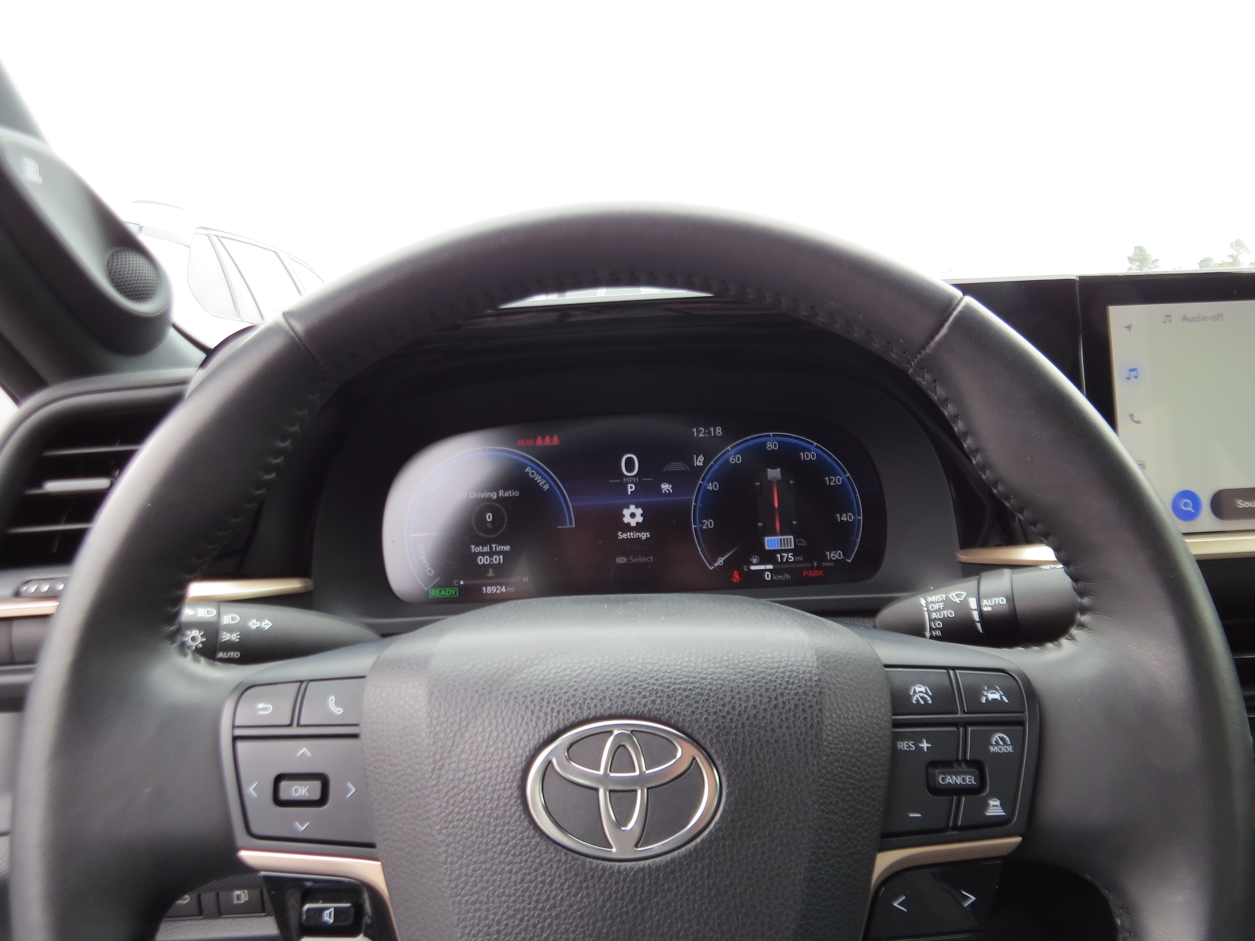 2023 Toyota Crown Limited - Photo 17