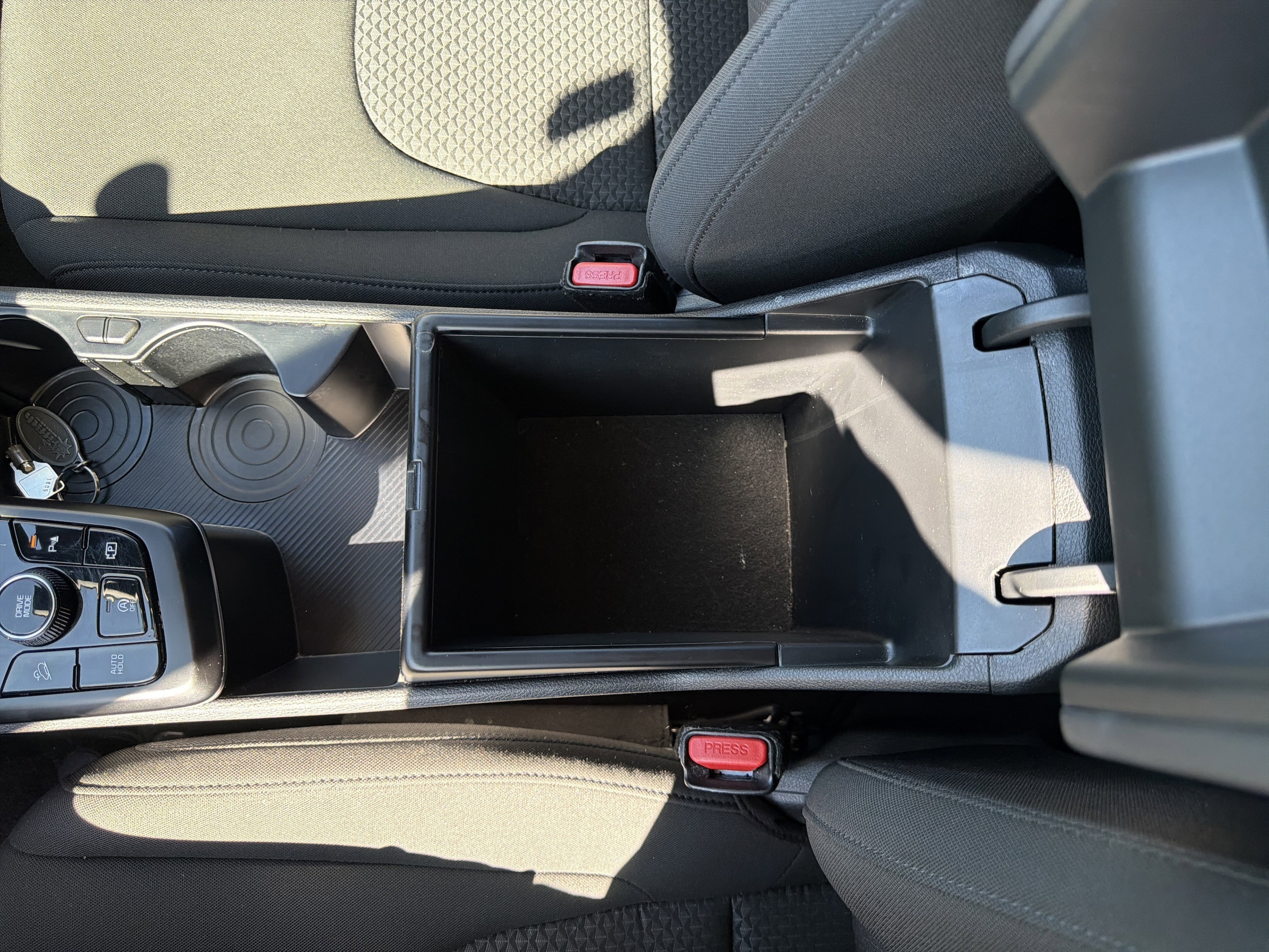 2025 Kia Sportage LX - Photo 17
